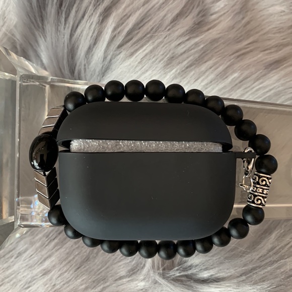 Black AirPod Pro Case - Picture 2 of 3